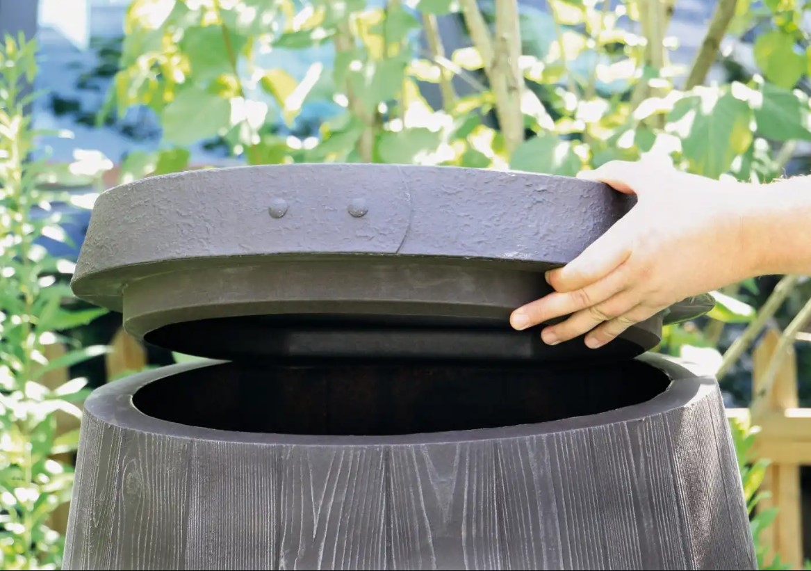 Arvés Sud na dažďovú vodu BARRIQUE umbra 250l